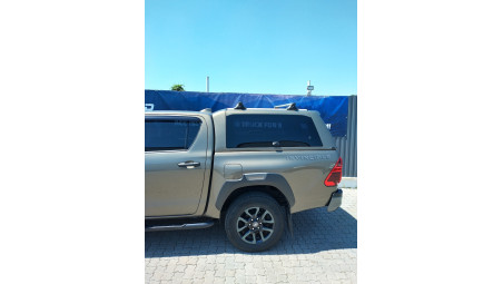 Canopy installed on Toyota Hilux 2020