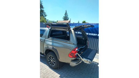 Canopy installed on Toyota Hilux 2020