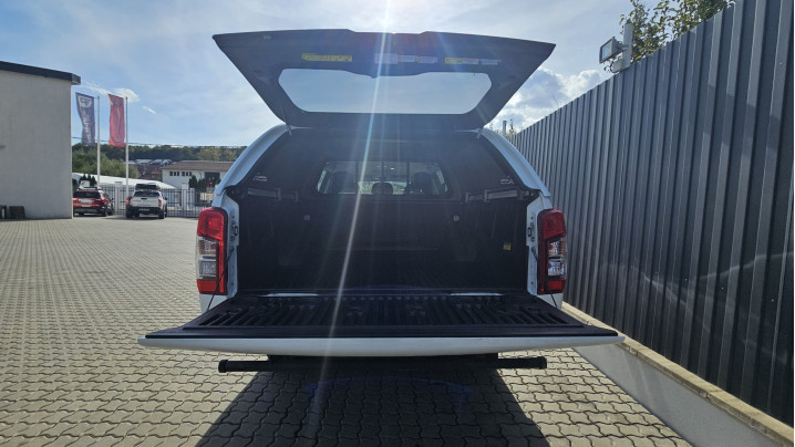 Canopy, bed liner insatlled on Mitsubishi L200 2020