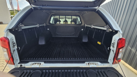Canopy, bed liner insatlled on Mitsubishi L200 2020