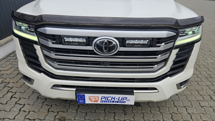 Montare deflector capota si reflector pe Toyota Land Cruiser 