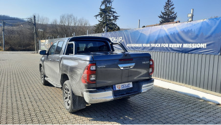 Tonneau cover with rollbar, bed liner installed on Toyota Hilux 2023