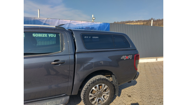 Canopy installed in Volkswagen Amarok 2024