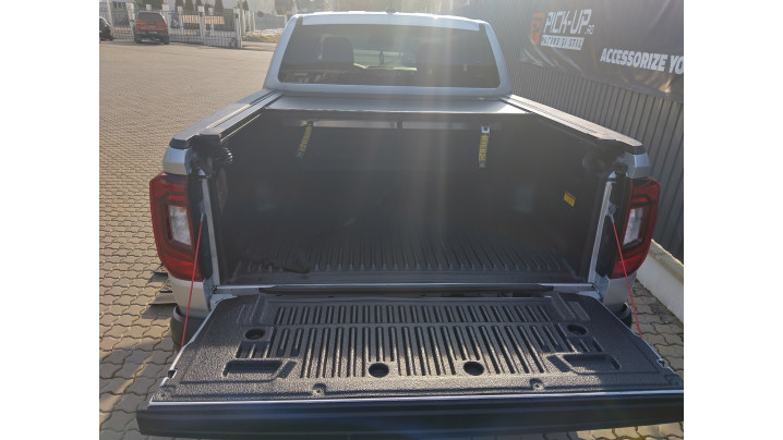 Montare rulou de bena , capitonaj bena si prag lateral pe Volkswagen Amarok 2024