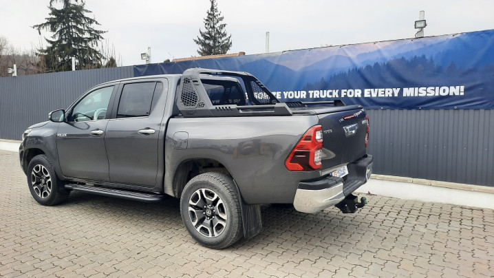 Montare rulou de bena, rollbar si prag lateral pe Toyota Hilux 2024