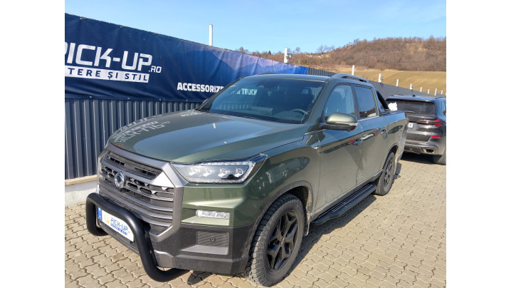 Roll Cover, rollbar, bullbar, towing hook installed on SSang Yong Musso Grand
