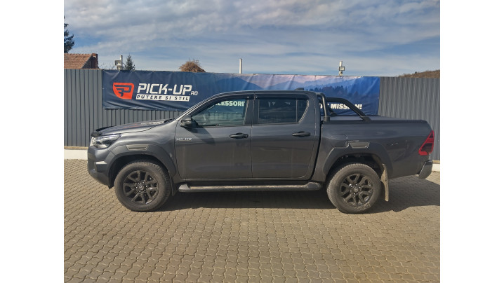 Montare rulou de bena, rollbar, capitonaj bena, deflector geam si capota pe Toyota Hilux 2020