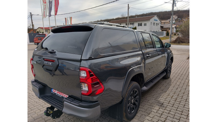 Montare hardtop, capitonaj de bena, carlig de remorcare pe Toyota Hilux 2024