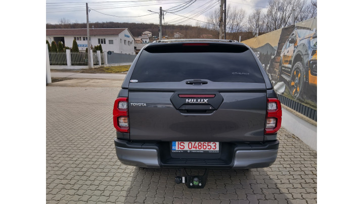 Montare hardtop, capitonaj de bena, carlig de remorcare pe Toyota Hilux 2024