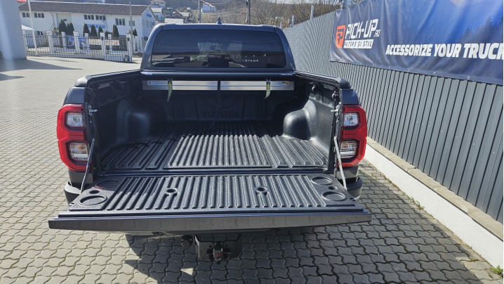 Roll Cover insttaled on Toyota Hilux 2021