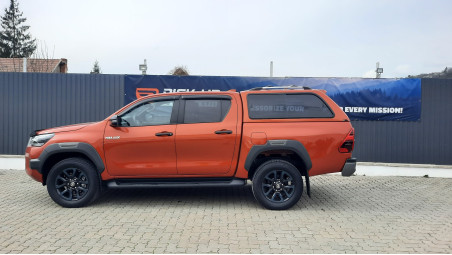 Montare hardtop deflector geam, capota pe Toyota Hilux 2020