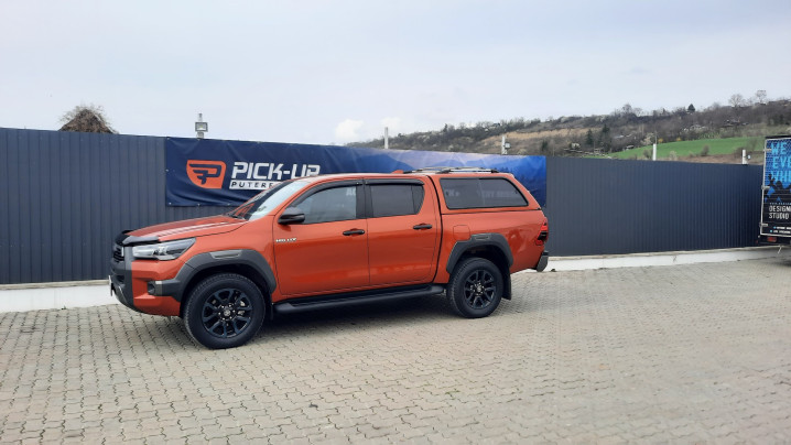 Montare hardtop deflector geam, capota pe Toyota Hilux 2020
