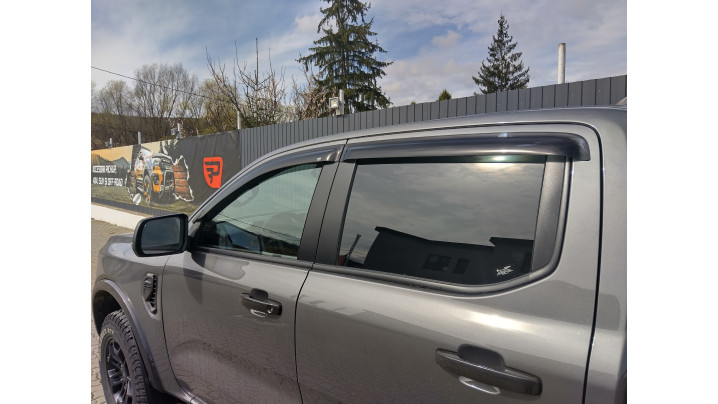 Tooneau cover, window visors, tailgate seal installed on Ford Ranger 2023