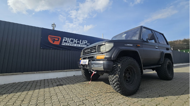 Winch, winch plate installed on Toyota Land Cruiser 1984-1999