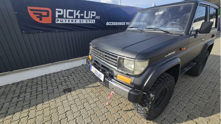 Winch, winch plate installed on Toyota Land Cruiser 1984-1999