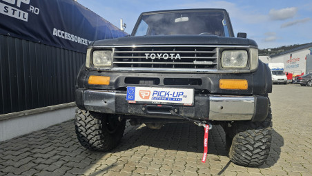 Winch, winch plate installed on Toyota Land Cruiser 1984-1999