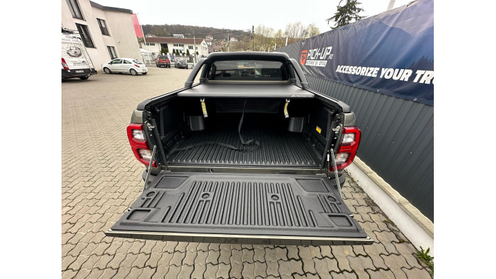 Bed liner, roll cover, rollbar installed on Toyota Hilux 2024