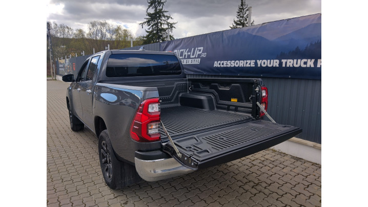 Bed liner, rail guard installed on Toyota Hilux 2018