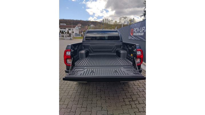 Bed liner, rail guard installed on Toyota Hilux 2018