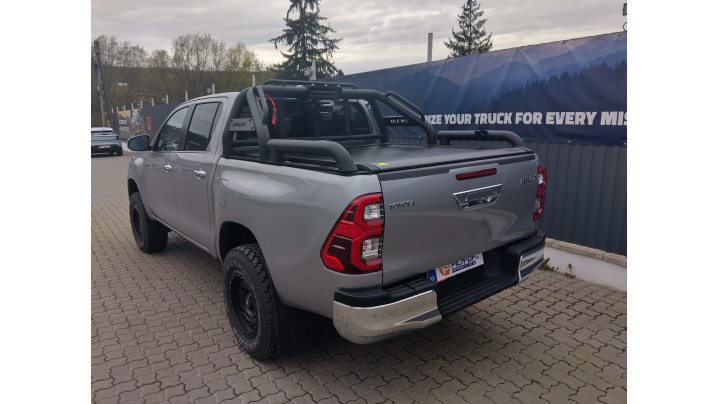 Bed liner, winch-winch plate, rollbar, rail guard installed on Toyota Hilux 2022