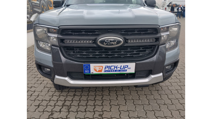 Window visors, spot lights installed on Ford Ranger 2022