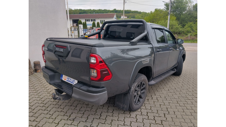 Roll Cover, hood guard, window visors installed on Toyota Hilux 2020