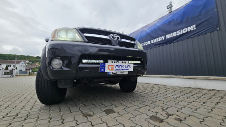 Montare reflectoare pe Toyota Hilux 2014