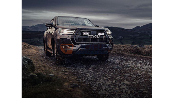 Grille Reflectors Triple-R 750 LAZ Toyota Hilux GR 2023+