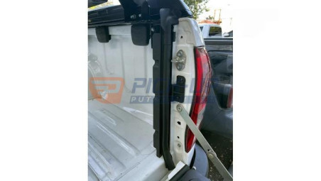 TAILGATE DUST SEALING AK TOY HILUX 2016+