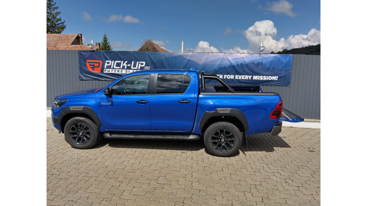 Roll Cover and rollbar installed on Toyota Hilux 2020