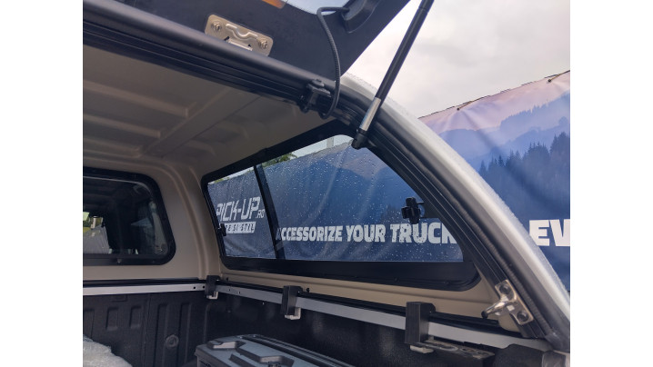 Canopy installed on Volkswagen Amarok 2013