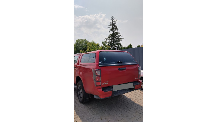 Montare capitonaj de bena und hardtop pe Isuzu D-Max 2022