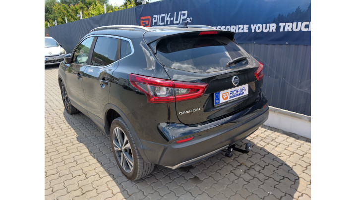 Towing hook installed on Nissan Qashqai 2018