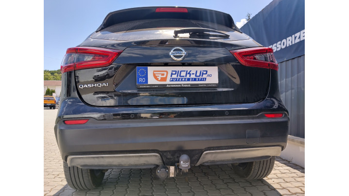 Towing hook installed on Nissan Qashqai 2018