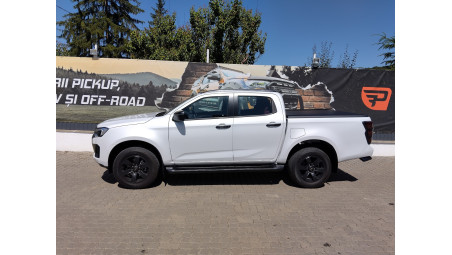 Bed liner, roll cover installed on Isuzu D-Max 2024