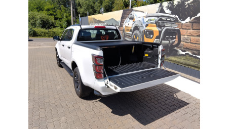Bed liner, roll cover installed on Isuzu D-Max 2024