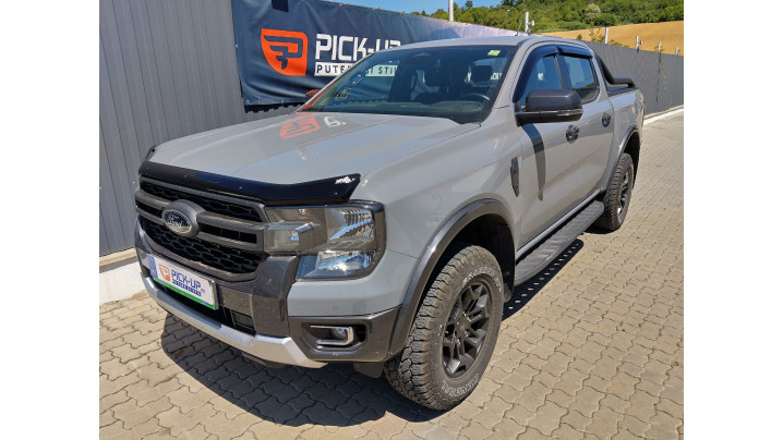 Window visors, hood guard installed on Ford Ranger 2023