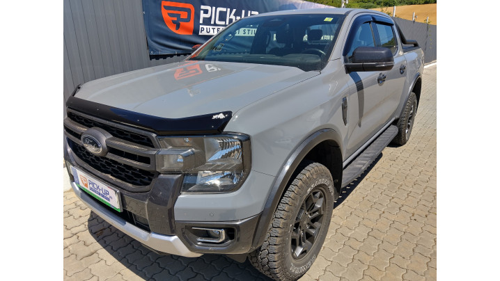 Window visors, hood guard installed on Ford Ranger 2023