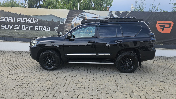 Fully equipped Toyota Land Cruiser 2018