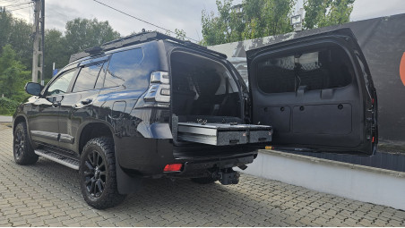 Fully equipped Toyota Land Cruiser 2018