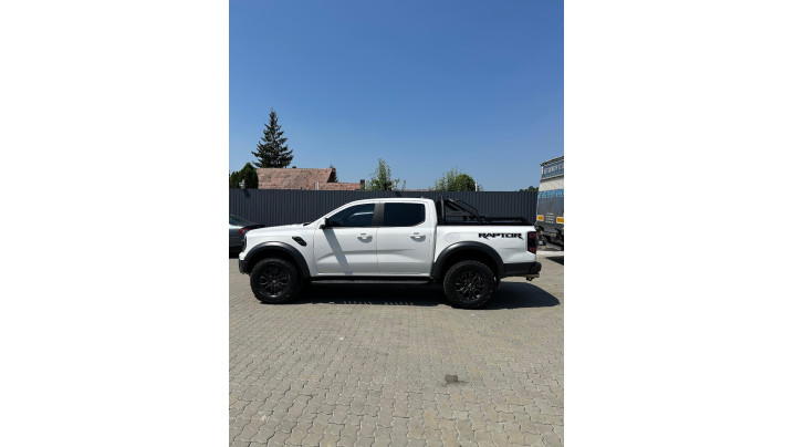 Roll cover and rollbar installed onFord Ranger Raptor 2025