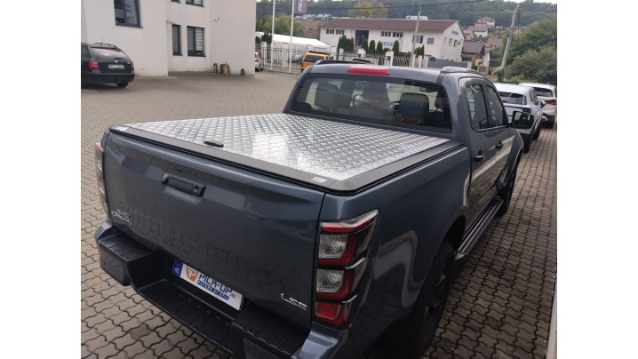 Bed liner and tonneau cover installed on Isuzu D-Max 2019+