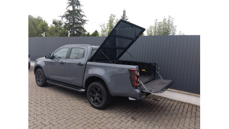 Bed liner and tonneau cover installed on Isuzu D-Max 2019+