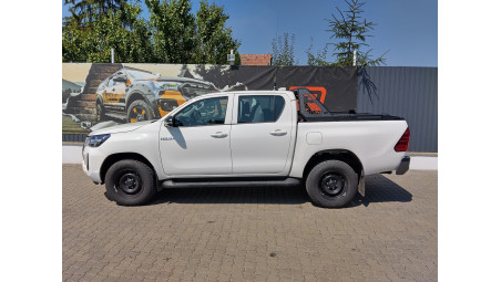Roll cover, bed liner on Toyota Hilux 2023