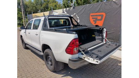 Roll cover, bed liner on Toyota Hilux 2023