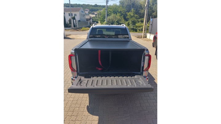 Roll cover installed on Volkswagen Amarok 2024