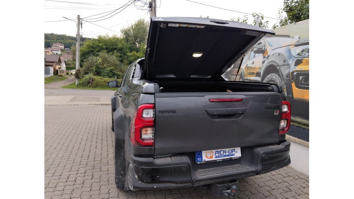 Montare inchidere de bena tip capac si capitonaj de bena pe Toyota Hilux GR Sport II