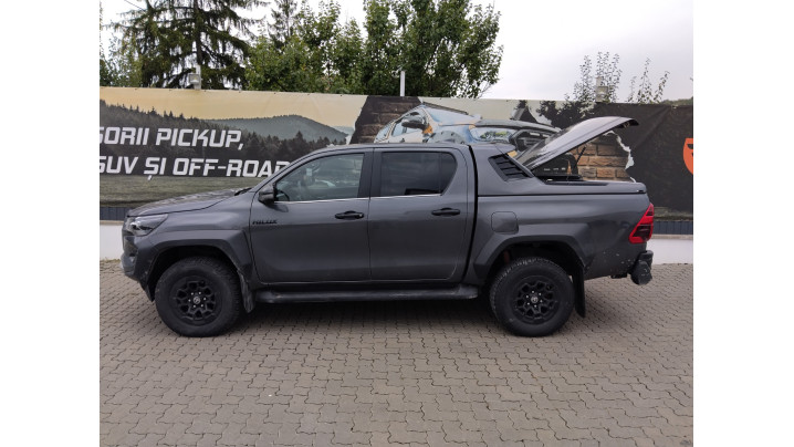 Montare inchidere de bena tip capac si capitonaj de bena pe Toyota Hilux GR Sport II