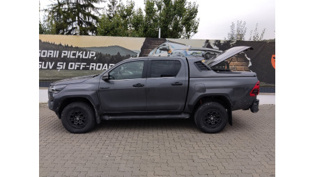 Montare inchidere de bena tip capac und capitonaj de bena pe Toyota Hilux GR Sport II