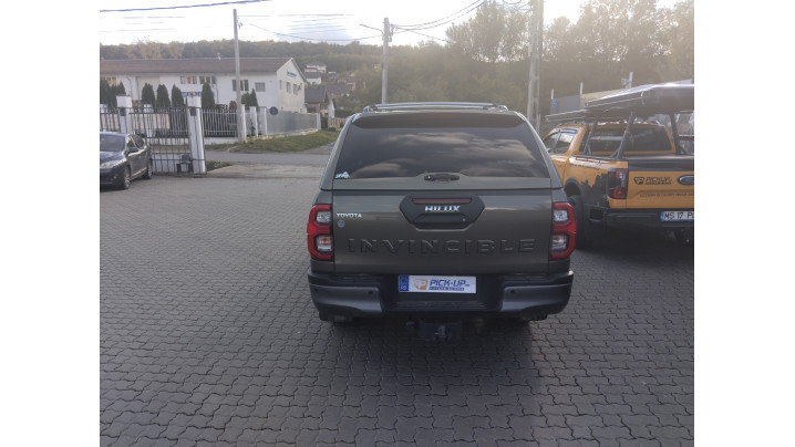 Canopy installed on Toyota Hilux 2023